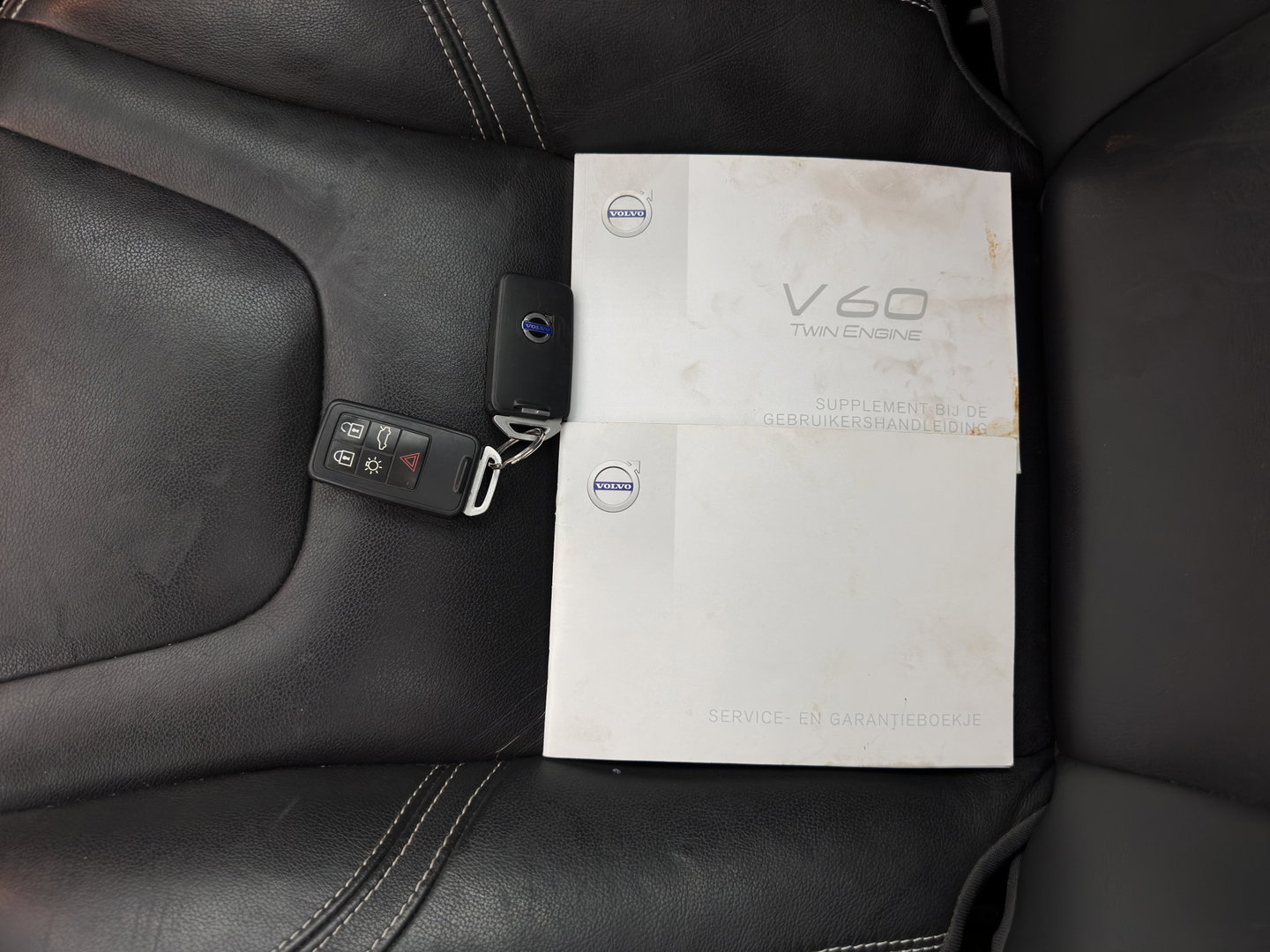Volvo V60 2.4 D5 Twin Engine Summum ⚠️Aircopump Defect⚠️ Aut. *PANO | LEATHER | XENON | MEMORY-PACK | HEATED-COMFORTSEATS | CAMERA | NAVI-FULLMAP | ECC | PDC | CRUISE | 18''ALU*