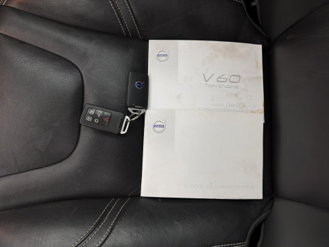 Volvo V60 2.4 D5 Twin Engine Summum ⚠️Aircopump Defect⚠️ Aut. *PANO | LEATHER | XENON | MEMORY-PACK | HEATED-COMFORTSEATS | CAMERA | NAVI-FULLMAP | ECC | PDC | CRUISE | 18''ALU*