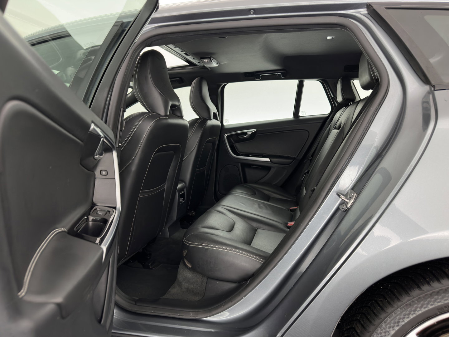 Volvo V60 2.4 D5 Twin Engine Summum ⚠️Aircopump Defect⚠️ Aut. *PANO | LEATHER | XENON | MEMORY-PACK | HEATED-COMFORTSEATS | CAMERA | NAVI-FULLMAP | ECC | PDC | CRUISE | 18''ALU*