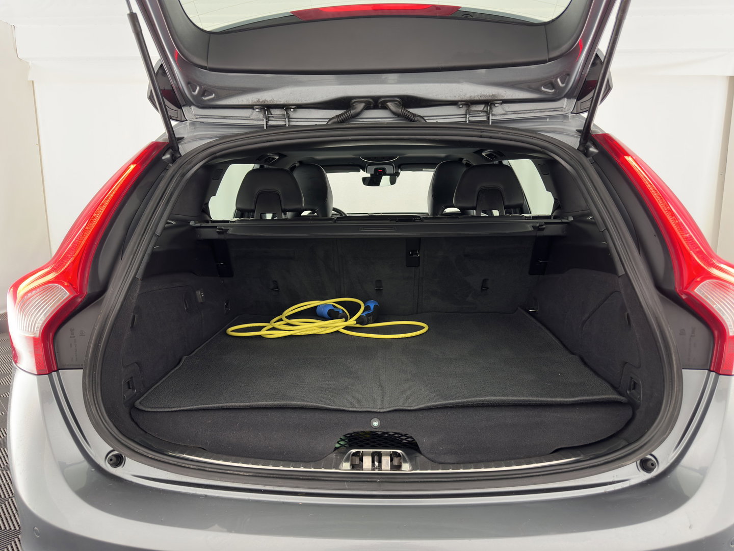Volvo V60 2.4 D5 Twin Engine Summum ⚠️Aircopump Defect⚠️ Aut. *PANO | LEATHER | XENON | MEMORY-PACK | HEATED-COMFORTSEATS | CAMERA | NAVI-FULLMAP | ECC | PDC | CRUISE | 18''ALU*