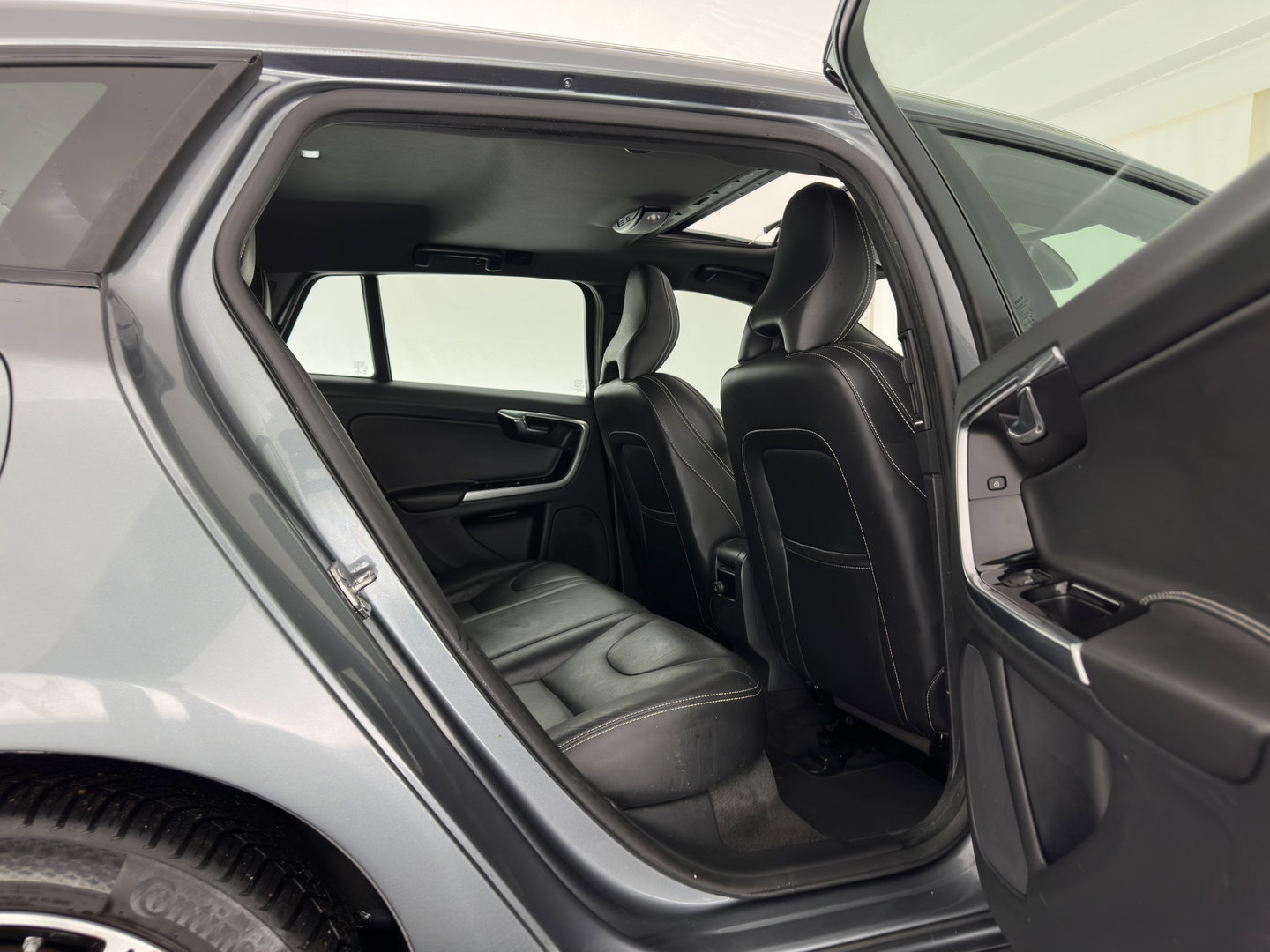 Volvo V60 2.4 D5 Twin Engine Summum ⚠️Aircopump Defect⚠️ Aut. *PANO | LEATHER | XENON | MEMORY-PACK | HEATED-COMFORTSEATS | CAMERA | NAVI-FULLMAP | ECC | PDC | CRUISE | 18''ALU*