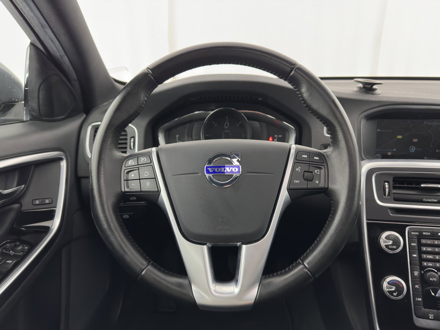 Volvo V60 2.4 D5 Twin Engine Summum ⚠️Aircopump Defect⚠️ Aut. *PANO | LEATHER | XENON | MEMORY-PACK | HEATED-COMFORTSEATS | CAMERA | NAVI-FULLMAP | ECC | PDC | CRUISE | 18''ALU*