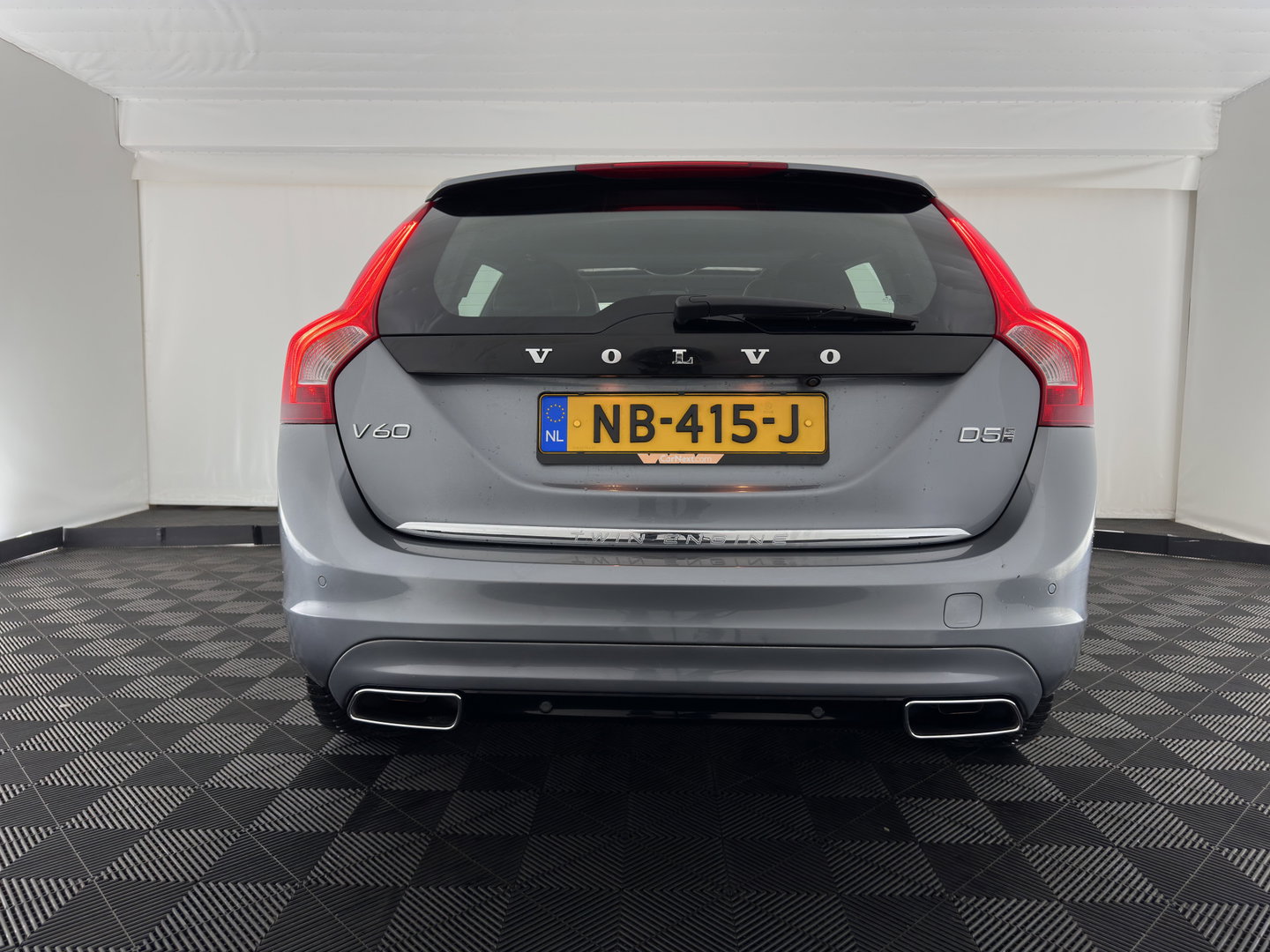 Volvo V60 2.4 D5 Twin Engine Summum ⚠️Aircopump Defect⚠️ Aut. *PANO | LEATHER | XENON | MEMORY-PACK | HEATED-COMFORTSEATS | CAMERA | NAVI-FULLMAP | ECC | PDC | CRUISE | 18''ALU*