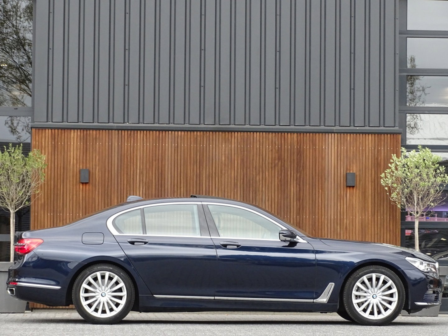 BMW 7 Serie 740i 327PK / High ex. / 4-wiel besturing / Head-up / 360° /