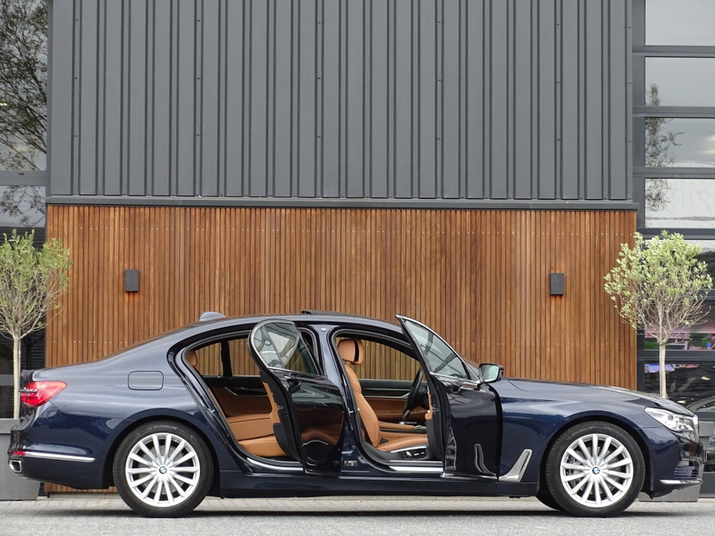 BMW 7 Serie 740i 327PK / High ex. / 4-wiel besturing / Head-up / 360° /
