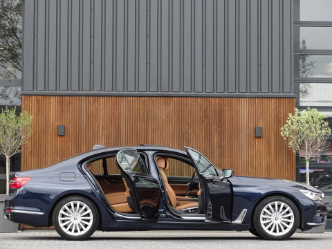 BMW 7 Serie 740i 327PK / High ex. / 4-wiel besturing / Head-up / 360° /