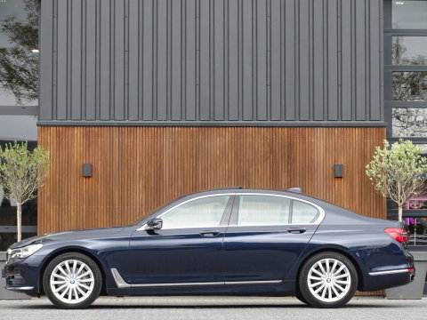 BMW 7 Serie 740i 327PK / High ex. / 4-wiel besturing / Head-up / 360° /