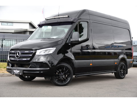 Mercedes-Benz Sprinter 319 3.0 CDI L2H2 DC Black Edition Adaptieve Cruise, 360 Camera, Carplay, LED, 10,5'' Mbux, Stoelverwarming, Automaat, 190pk, 3500kg Trekhaak, Uniek!