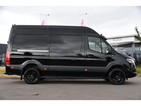 Mercedes-Benz Sprinter 319 3.0 CDI L2H2 DC Black Edition Adaptieve Cruise, 360 Camera, Carplay, LED, 10,5'' Mbux, Stoelverwarming, Automaat, 190pk, 3500kg Trekhaak, Uniek!