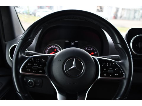 Mercedes-Benz Sprinter 319 3.0 CDI L2H2 DC Black Edition Adaptieve Cruise, 360 Camera, Carplay, LED, 10,5'' Mbux, Stoelverwarming, Automaat, 190pk, 3500kg Trekhaak, Uniek!