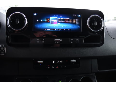 Mercedes-Benz Sprinter 319 3.0 CDI L2H2 DC Black Edition Adaptieve Cruise, 360 Camera, Carplay, LED, 10,5'' Mbux, Stoelverwarming, Automaat, 190pk, 3500kg Trekhaak, Uniek!