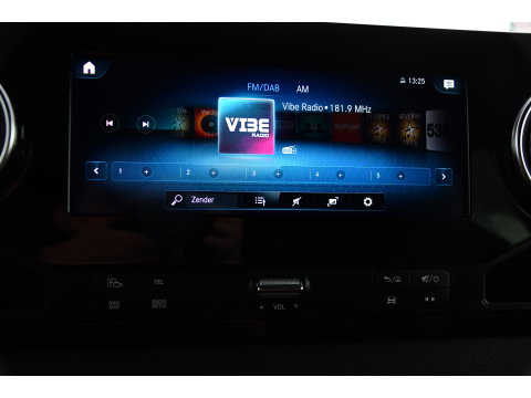 Mercedes-Benz Sprinter 319 3.0 CDI L2H2 DC Black Edition Adaptieve Cruise, 360 Camera, Carplay, LED, 10,5'' Mbux, Stoelverwarming, Automaat, 190pk, 3500kg Trekhaak, Uniek!