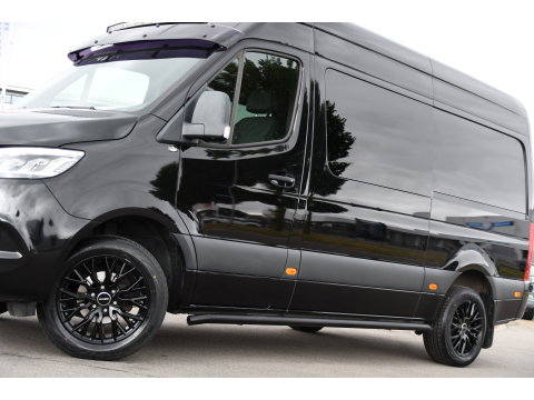 Mercedes-Benz Sprinter 319 3.0 CDI L2H2 DC Black Edition Adaptieve Cruise, 360 Camera, Carplay, LED, 10,5'' Mbux, Stoelverwarming, Automaat, 190pk, 3500kg Trekhaak, Uniek!