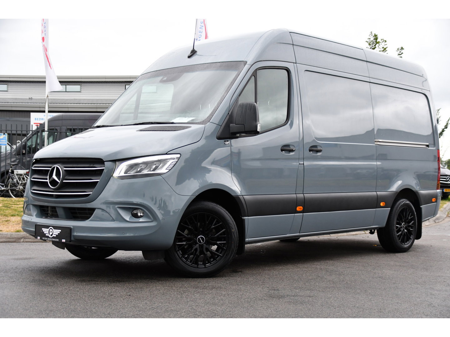 Mercedes-Benz Sprinter 319 1.9 CDI L2H2 RWD PB Edition 360 Camera, Cruise, Carplay, 2 x Schuifdeur, LED, 190pk, 2 x Geveerde stoel, 10,5'' Mbux, Stoelverwarming, Automaat, Uniek!