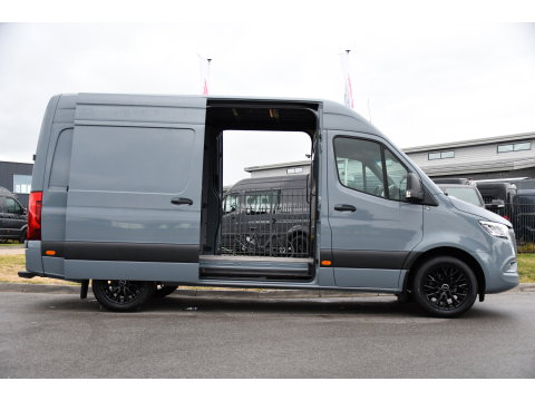 Mercedes-Benz Sprinter 319 1.9 CDI L2H2 RWD PB Edition 360 Camera, Cruise, Carplay, 2 x Schuifdeur, LED, 190pk, 2 x Geveerde stoel, 10,5'' Mbux, Stoelverwarming, Automaat, Uniek!