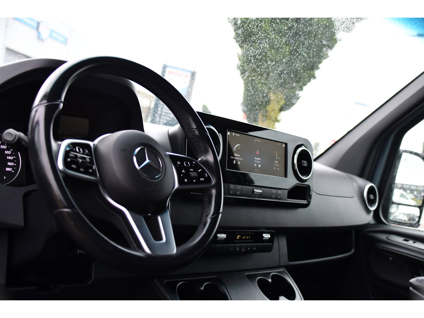 Mercedes-Benz Sprinter 319 1.9 CDI L2H2 RWD PB Edition 360 Camera, Cruise, Carplay, 2 x Schuifdeur, LED, 190pk, 2 x Geveerde stoel, 10,5'' Mbux, Stoelverwarming, Automaat, Uniek!