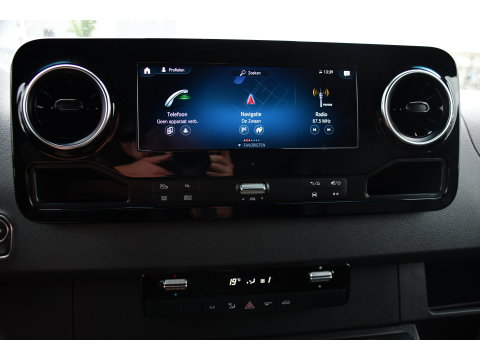 Mercedes-Benz Sprinter 319 1.9 CDI L2H2 RWD PB Edition 360 Camera, Cruise, Carplay, 2 x Schuifdeur, LED, 190pk, 2 x Geveerde stoel, 10,5'' Mbux, Stoelverwarming, Automaat, Uniek!