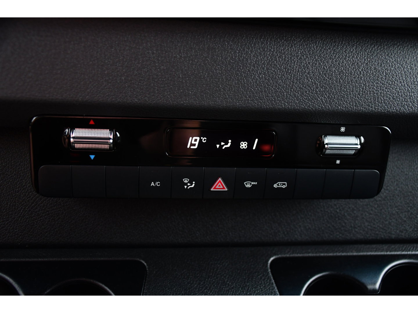 Mercedes-Benz Sprinter 319 1.9 CDI L2H2 RWD PB Edition 360 Camera, Cruise, Carplay, 2 x Schuifdeur, LED, 190pk, 2 x Geveerde stoel, 10,5'' Mbux, Stoelverwarming, Automaat, Uniek!