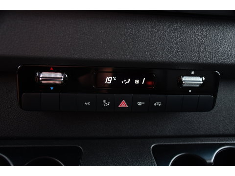 Mercedes-Benz Sprinter 319 1.9 CDI L2H2 RWD PB Edition 360 Camera, Cruise, Carplay, 2 x Schuifdeur, LED, 190pk, 2 x Geveerde stoel, 10,5'' Mbux, Stoelverwarming, Automaat, Uniek!