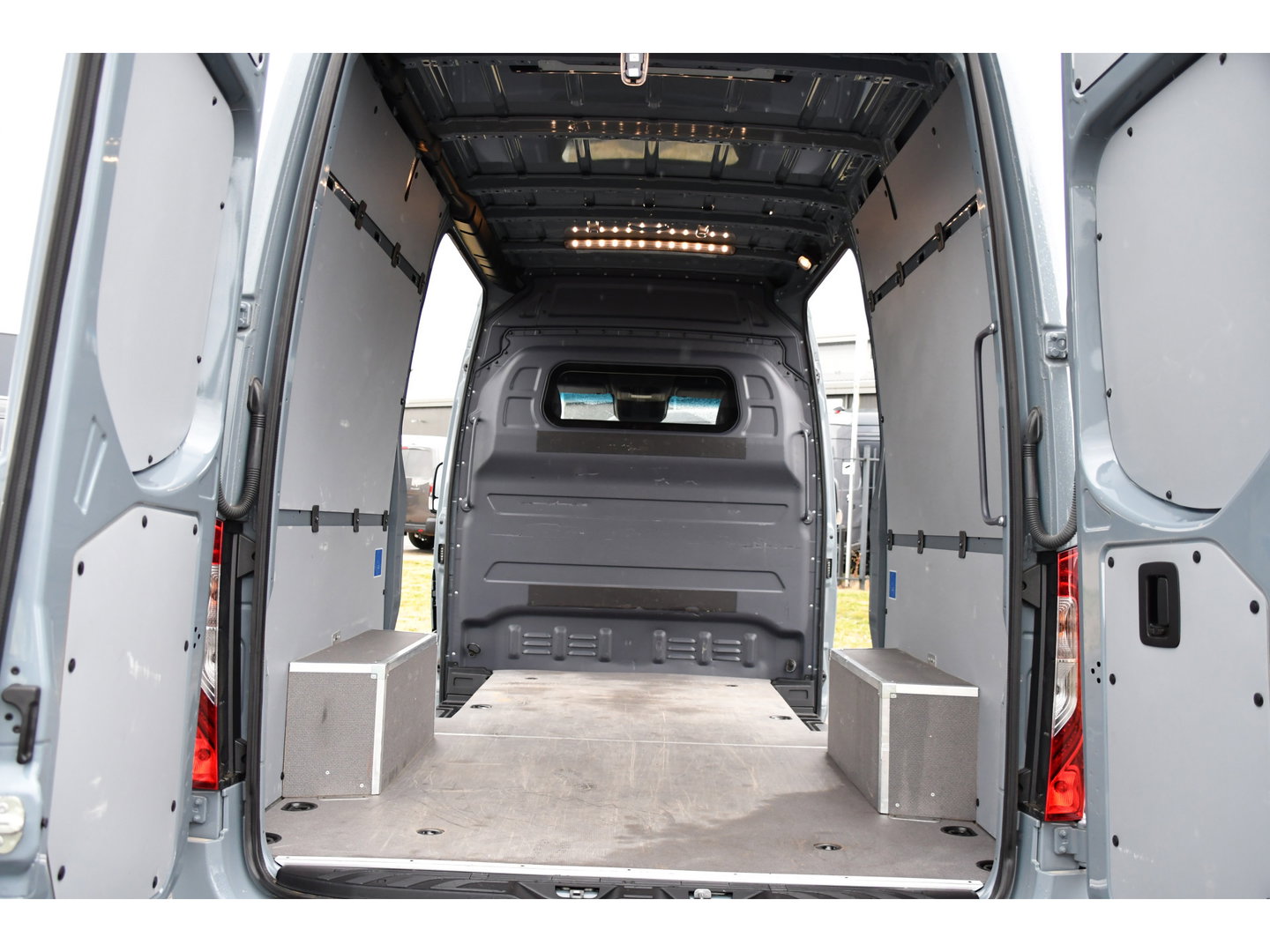 Mercedes-Benz Sprinter 319 1.9 CDI L2H2 RWD PB Edition 360 Camera, Cruise, Carplay, 2 x Schuifdeur, LED, 190pk, 2 x Geveerde stoel, 10,5'' Mbux, Stoelverwarming, Automaat, Uniek!