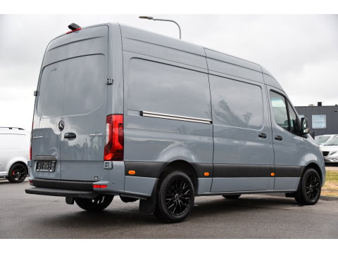 Mercedes-Benz Sprinter 319 1.9 CDI L2H2 RWD PB Edition 360 Camera, Cruise, Carplay, 2 x Schuifdeur, LED, 190pk, 2 x Geveerde stoel, 10,5'' Mbux, Stoelverwarming, Automaat, Uniek!