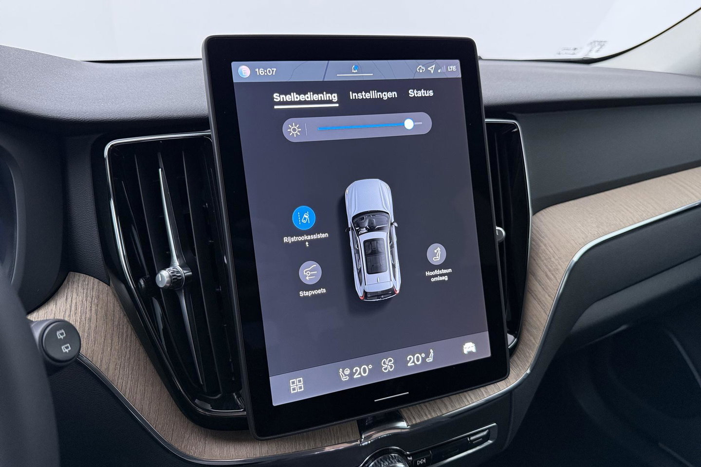 Volvo XC60 T8 Plug-in hybrid Plus Dark | Harman/Kardon | ACC | 360° Camera  | Keyless | Stoel+Stuurverwarming | 19 inch
