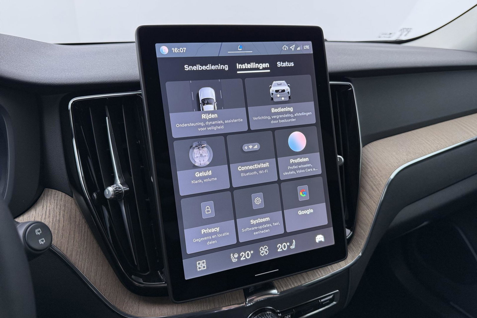Volvo XC60 T8 Plug-in hybrid Plus Dark | Harman/Kardon | ACC | 360° Camera  | Keyless | Stoel+Stuurverwarming | 19 inch
