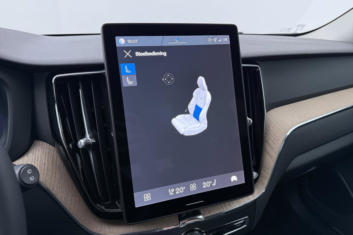 Volvo XC60 T8 Plug-in hybrid Plus Dark | Harman/Kardon | ACC | 360° Camera  | Keyless | Stoel+Stuurverwarming | 19 inch