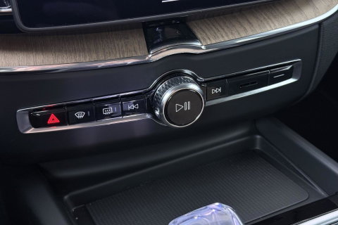 Volvo XC60 T8 Plug-in hybrid Plus Dark | Harman/Kardon | ACC | 360° Camera  | Keyless | Stoel+Stuurverwarming | 19 inch