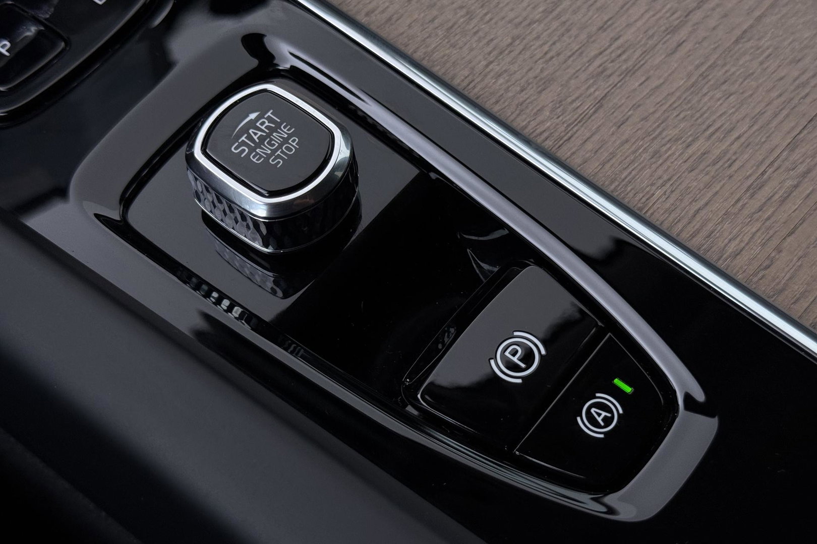 Volvo XC60 T8 Plug-in hybrid Plus Dark | Harman/Kardon | ACC | 360° Camera  | Keyless | Stoel+Stuurverwarming | 19 inch