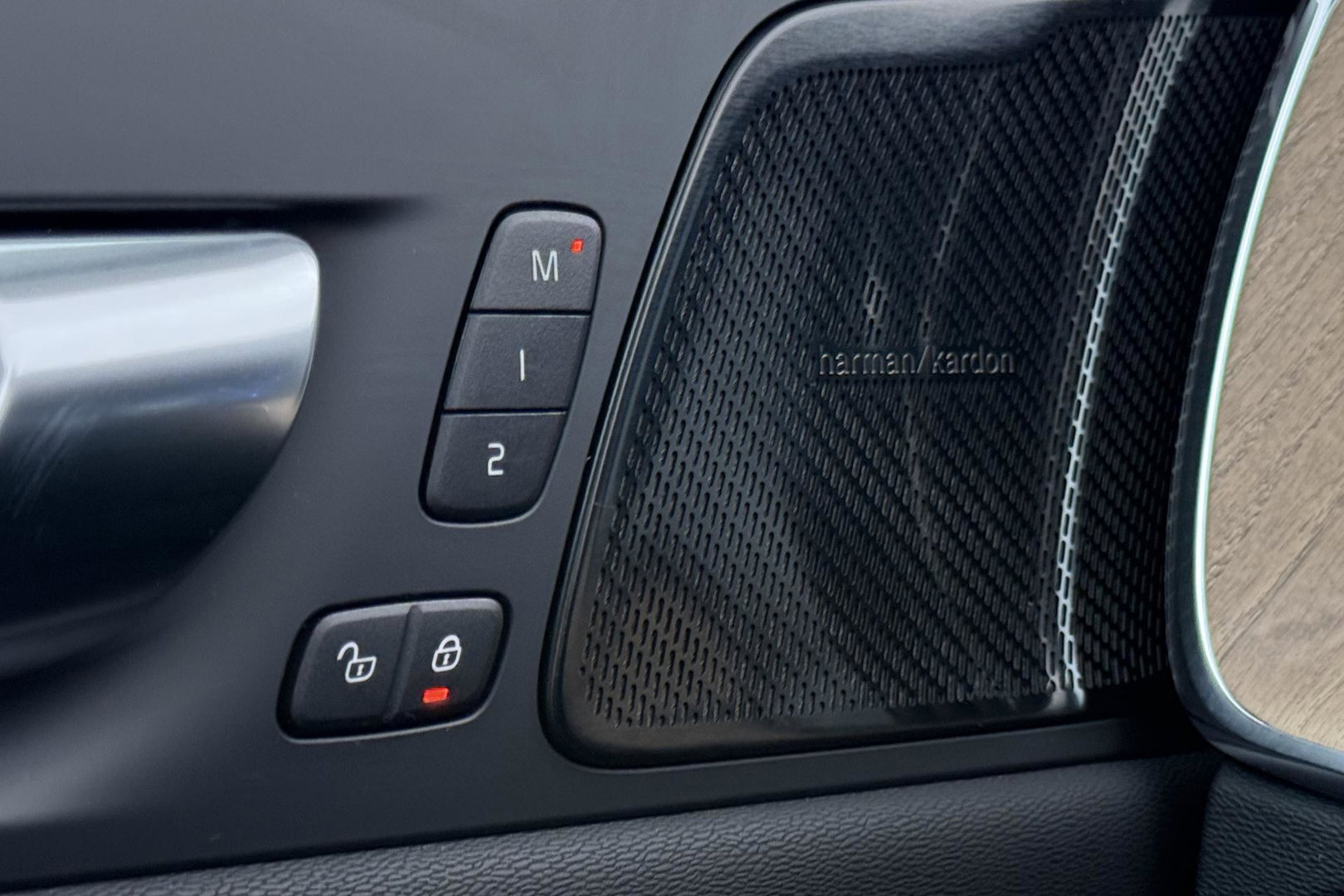 Volvo XC60 T8 Plug-in hybrid Plus Dark | Harman/Kardon | ACC | 360° Camera  | Keyless | Stoel+Stuurverwarming | 19 inch