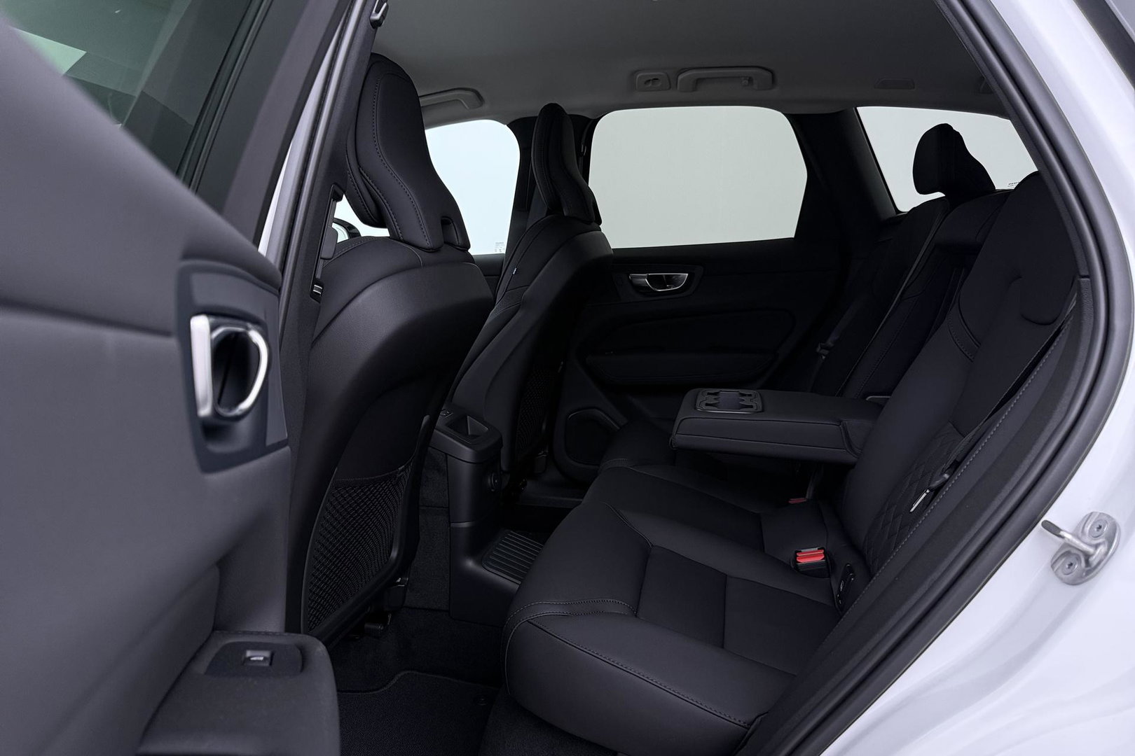 Volvo XC60 T8 Plug-in hybrid Plus Dark | Harman/Kardon | ACC | 360° Camera  | Keyless | Stoel+Stuurverwarming | 19 inch