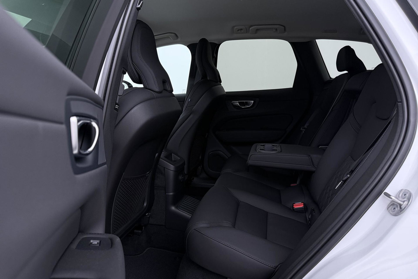 Volvo XC60 T8 Plug-in hybrid Plus Dark | Harman/Kardon | ACC | 360° Camera  | Keyless | Stoel+Stuurverwarming | 19 inch