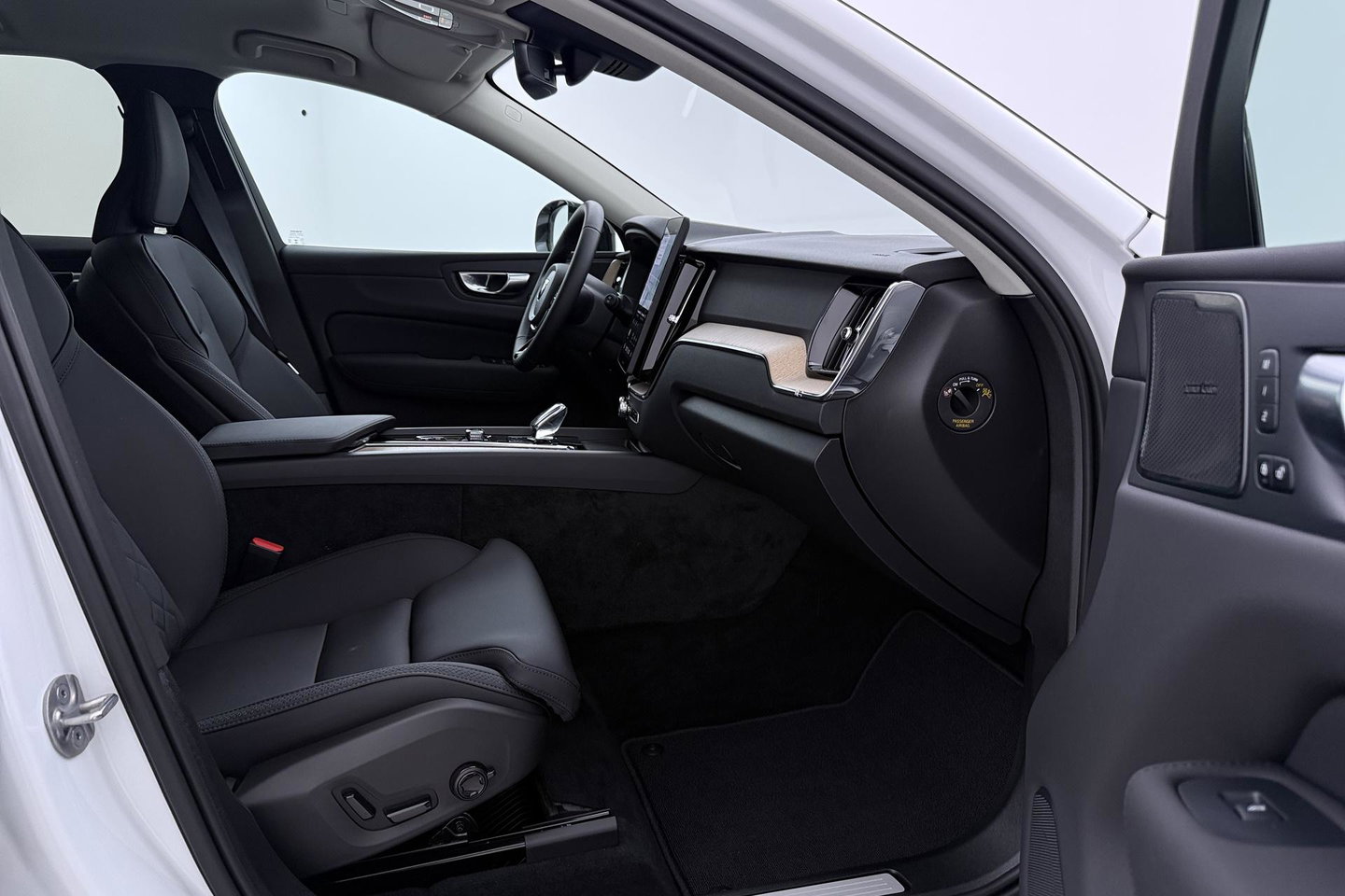 Volvo XC60 T8 Plug-in hybrid Plus Dark | Harman/Kardon | ACC | 360° Camera  | Keyless | Stoel+Stuurverwarming | 19 inch