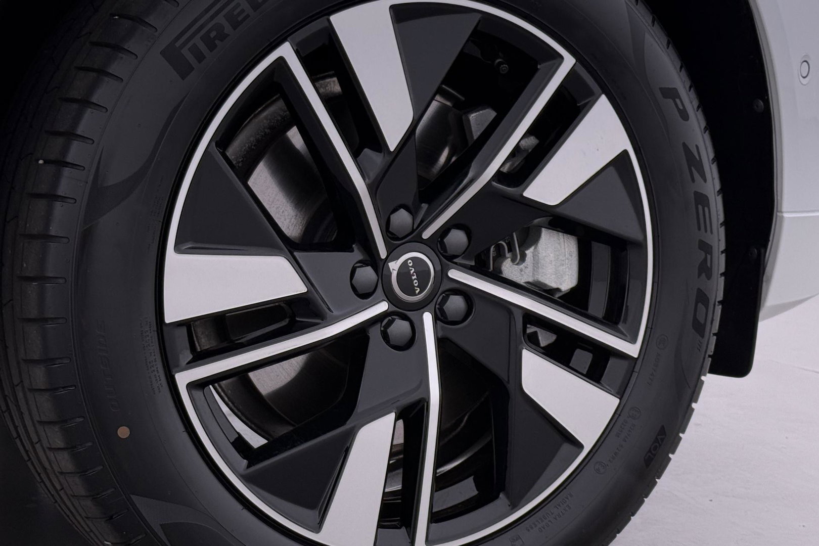 Volvo XC60 T8 Plug-in hybrid Plus Dark | Harman/Kardon | ACC | 360° Camera  | Keyless | Stoel+Stuurverwarming | 19 inch