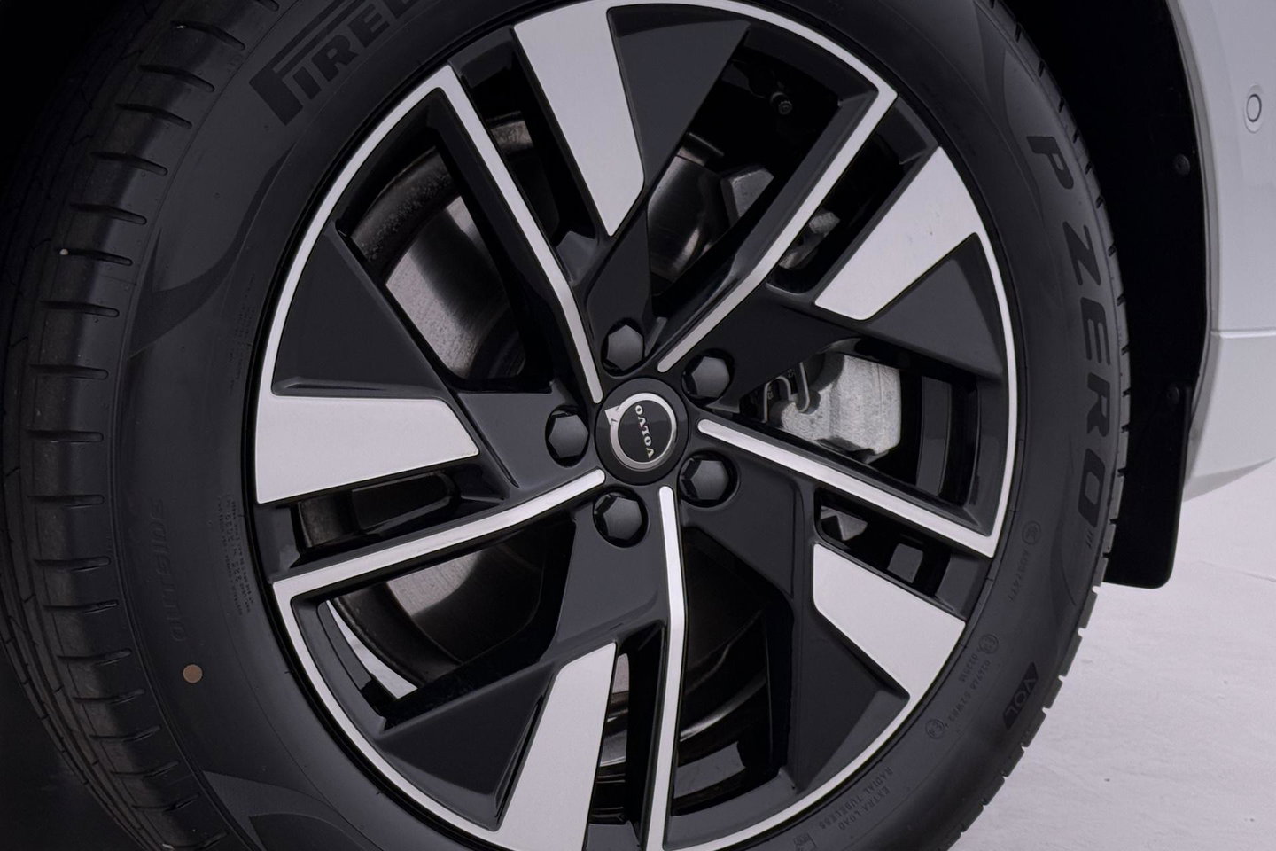 Volvo XC60 T8 Plug-in hybrid Plus Dark | Harman/Kardon | ACC | 360° Camera  | Keyless | Stoel+Stuurverwarming | 19 inch