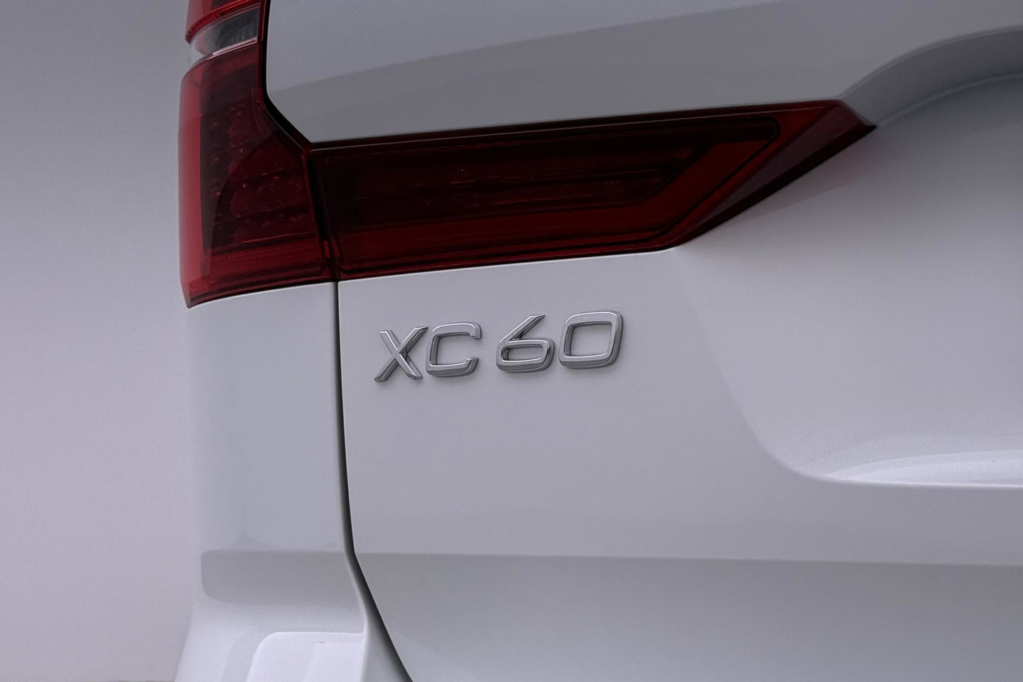 Volvo XC60 T8 Plug-in hybrid Plus Dark | Harman/Kardon | ACC | 360° Camera  | Keyless | Stoel+Stuurverwarming | 19 inch