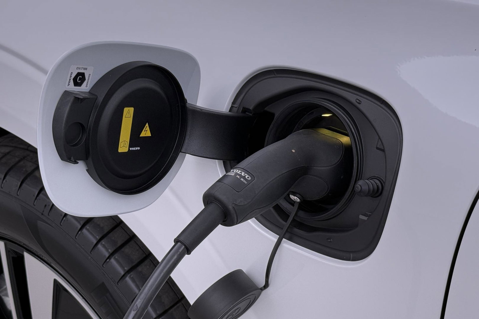 Volvo XC60 T8 Plug-in hybrid Plus Dark | Harman/Kardon | ACC | 360° Camera  | Keyless | Stoel+Stuurverwarming | 19 inch