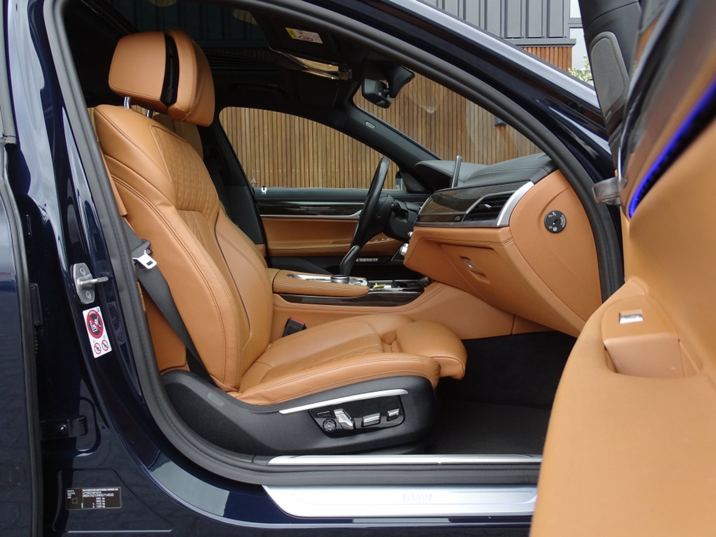 BMW 7 Serie 740i 327PK / High ex. / 4-wiel besturing / Head-up / 360° /