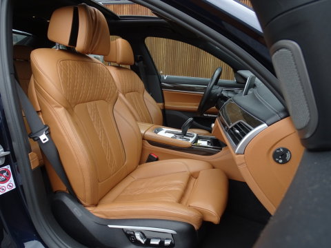 BMW 7 Serie 740i 327PK / High ex. / 4-wiel besturing / Head-up / 360° /