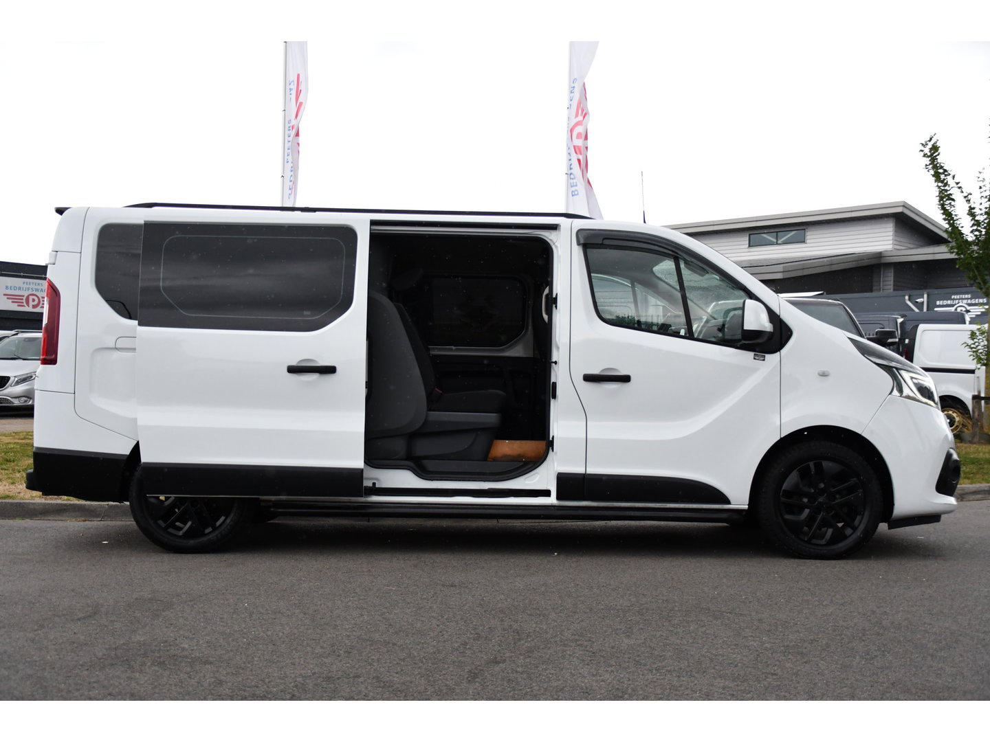 Renault Trafic 2.0 dCi 145 T29 L2H1 DC Edition Camera, Cruise, Automaat, 145pk, LED, Clima, Sensoren, Trekhaak, Multimedia, Uniek!