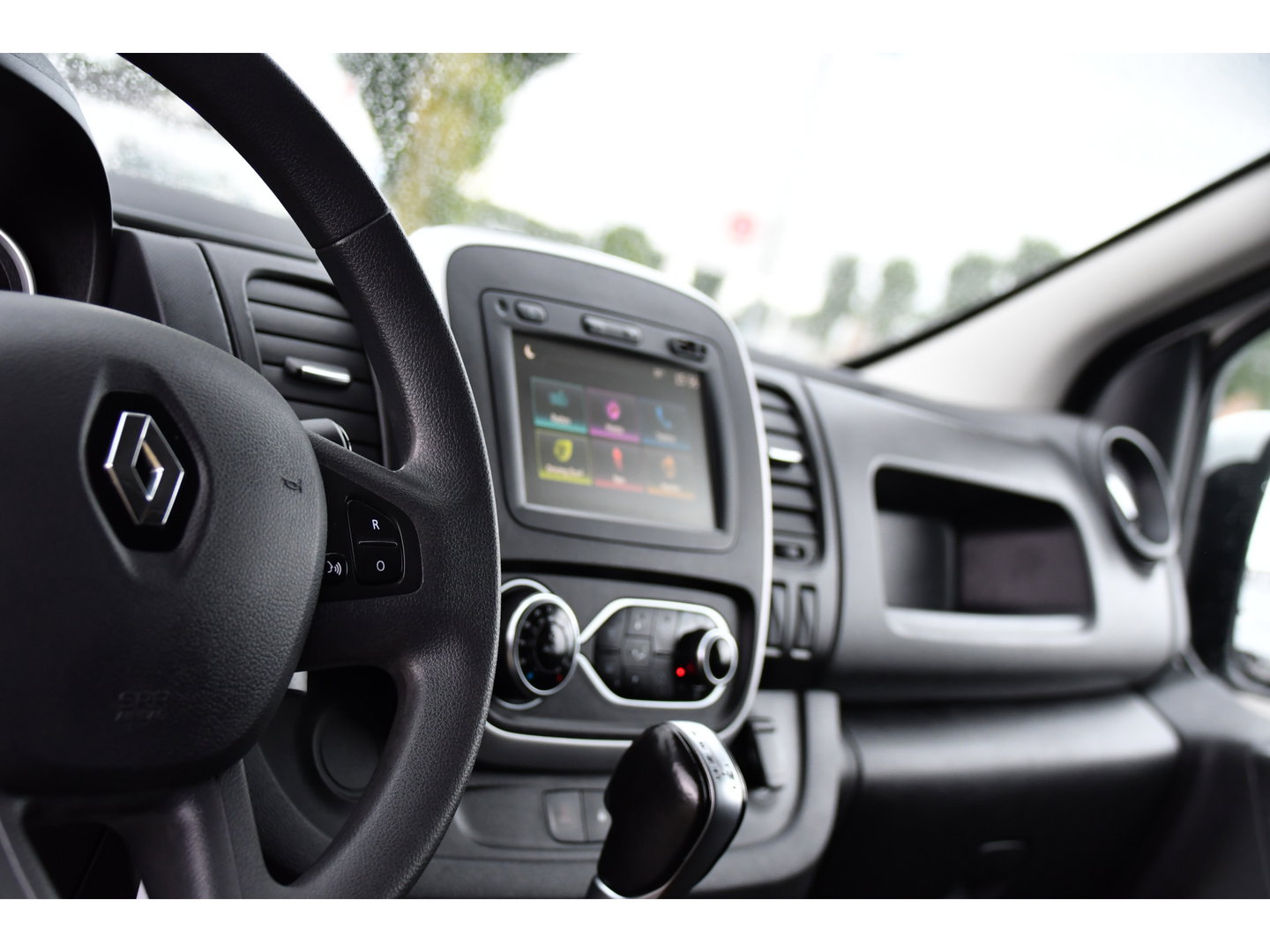 Renault Trafic 2.0 dCi 145 T29 L2H1 DC Edition Camera, Cruise, Automaat, 145pk, LED, Clima, Sensoren, Trekhaak, Multimedia, Uniek!