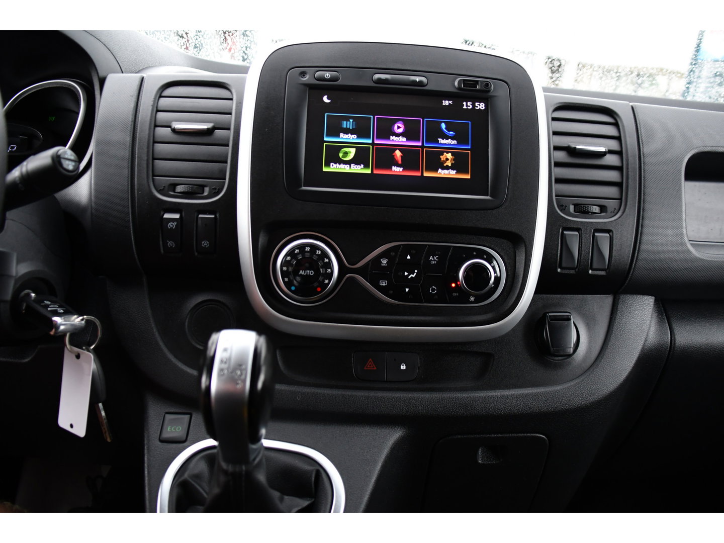 Renault Trafic 2.0 dCi 145 T29 L2H1 DC Edition Camera, Cruise, Automaat, 145pk, LED, Clima, Sensoren, Trekhaak, Multimedia, Uniek!