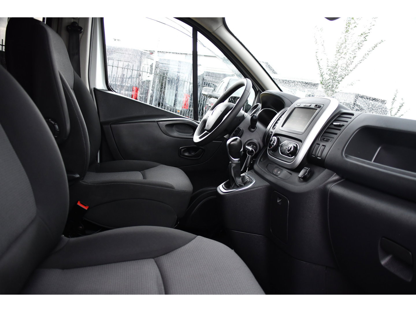Renault Trafic 2.0 dCi 145 T29 L2H1 DC Edition Camera, Cruise, Automaat, 145pk, LED, Clima, Sensoren, Trekhaak, Multimedia, Uniek!