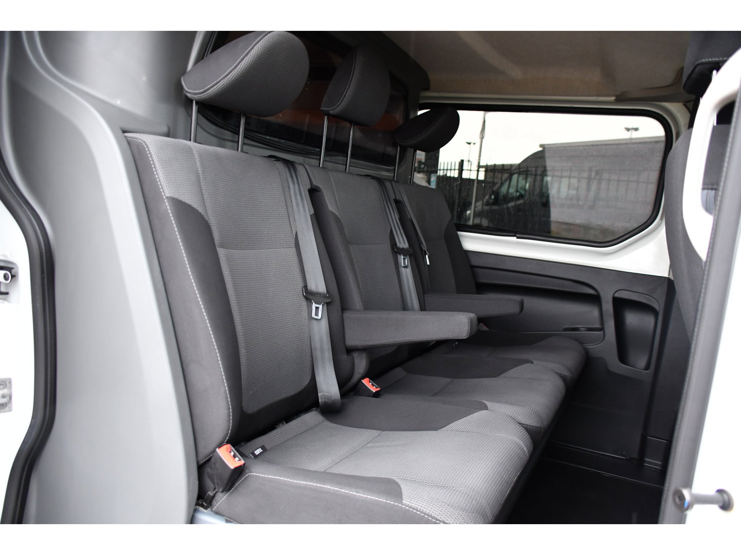 Renault Trafic 2.0 dCi 145 T29 L2H1 DC Edition Camera, Cruise, Automaat, 145pk, LED, Clima, Sensoren, Trekhaak, Multimedia, Uniek!