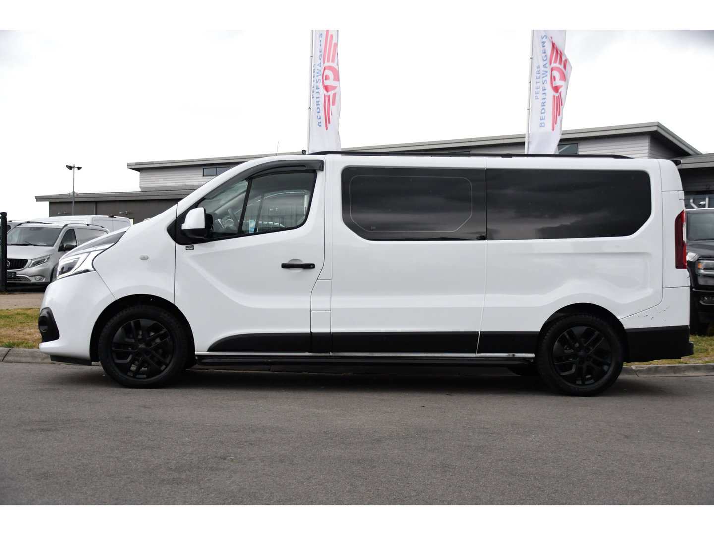 Renault Trafic 2.0 dCi 145 T29 L2H1 DC Edition Camera, Cruise, Automaat, 145pk, LED, Clima, Sensoren, Trekhaak, Multimedia, Uniek!