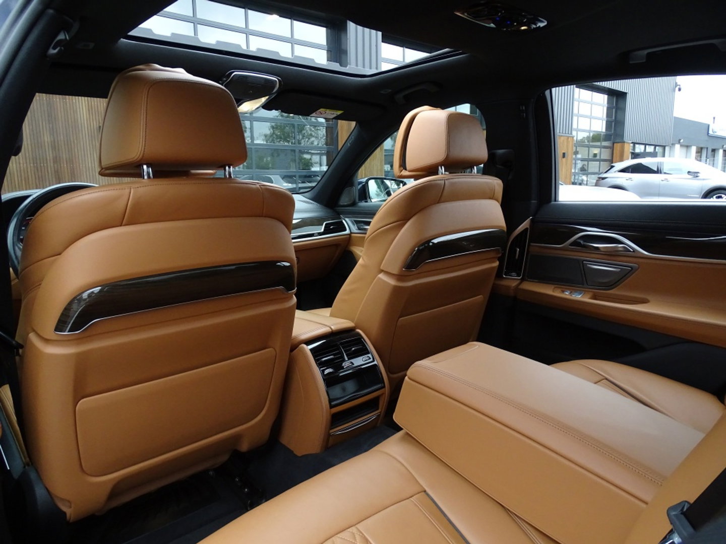 BMW 7 Serie 740i 327PK / High ex. / 4-wiel besturing / Head-up / 360° /