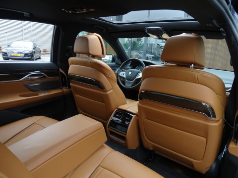 BMW 7 Serie 740i 327PK / High ex. / 4-wiel besturing / Head-up / 360° /