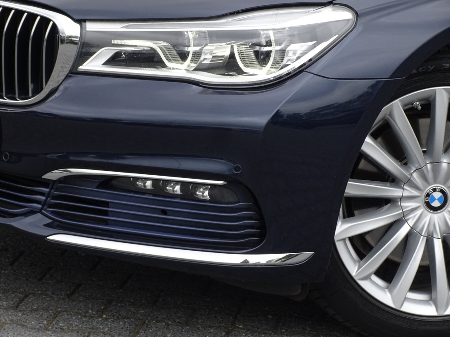BMW 7 Serie 740i 327PK / High ex. / 4-wiel besturing / Head-up / 360° /