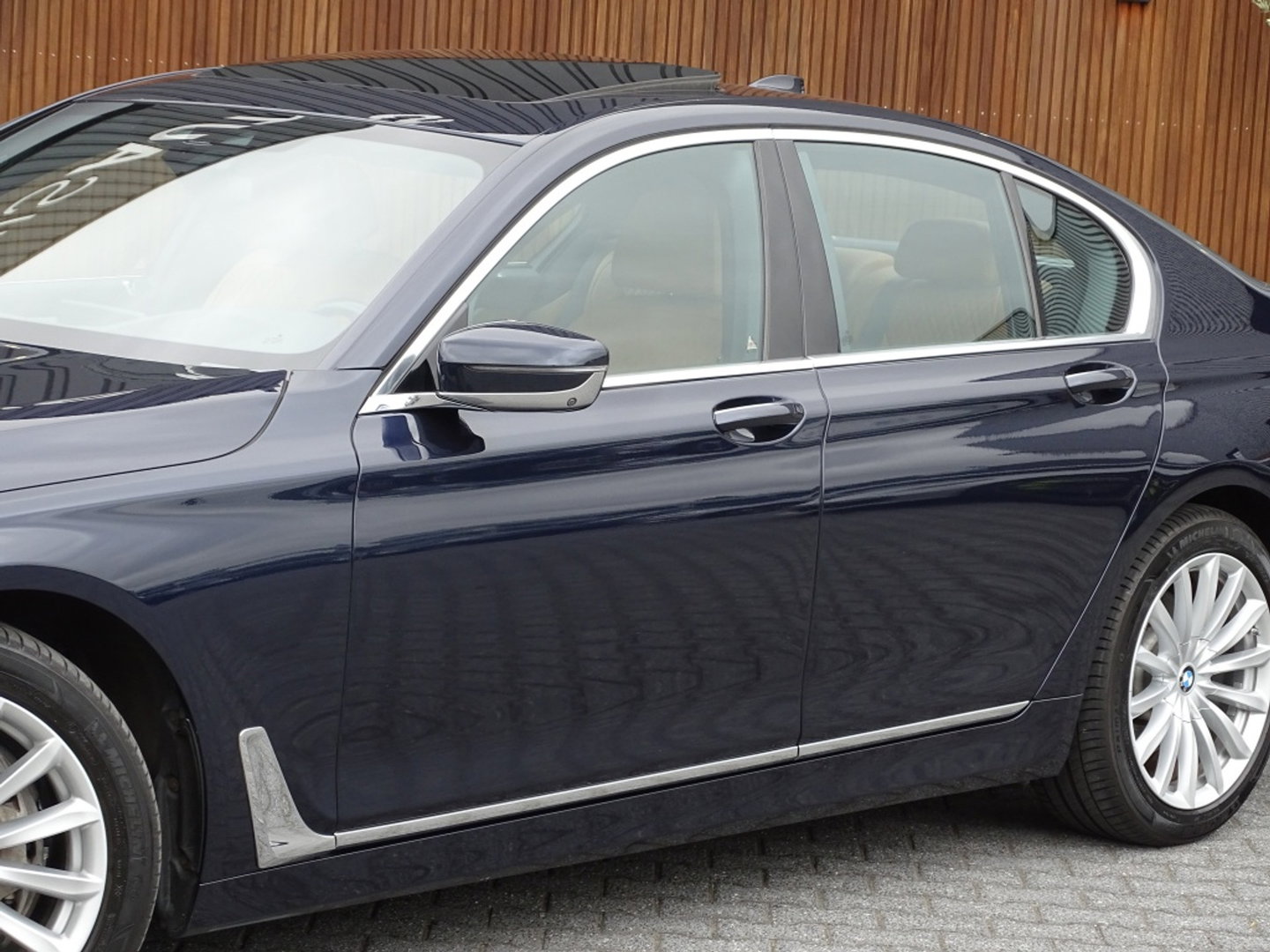 BMW 7 Serie 740i 327PK / High ex. / 4-wiel besturing / Head-up / 360° /
